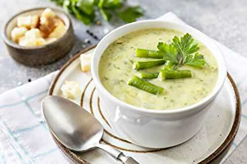 Potage de légumes verts à la crème : délicieuse et bonne pour la santé.