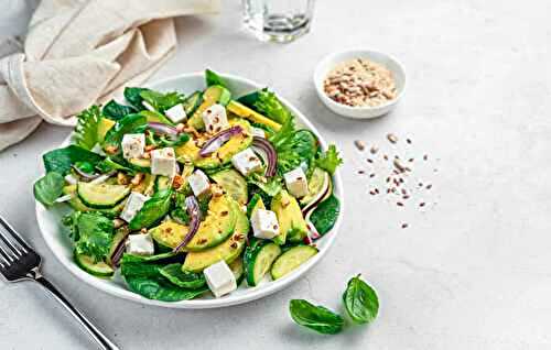 Salade avocat concombre : fraîche et rassasiante, parfaite pour le déjeuner.