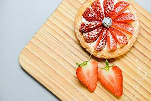 Tartelettes à la crème pâtissière et aux fraises : un dessert élégant et super bon