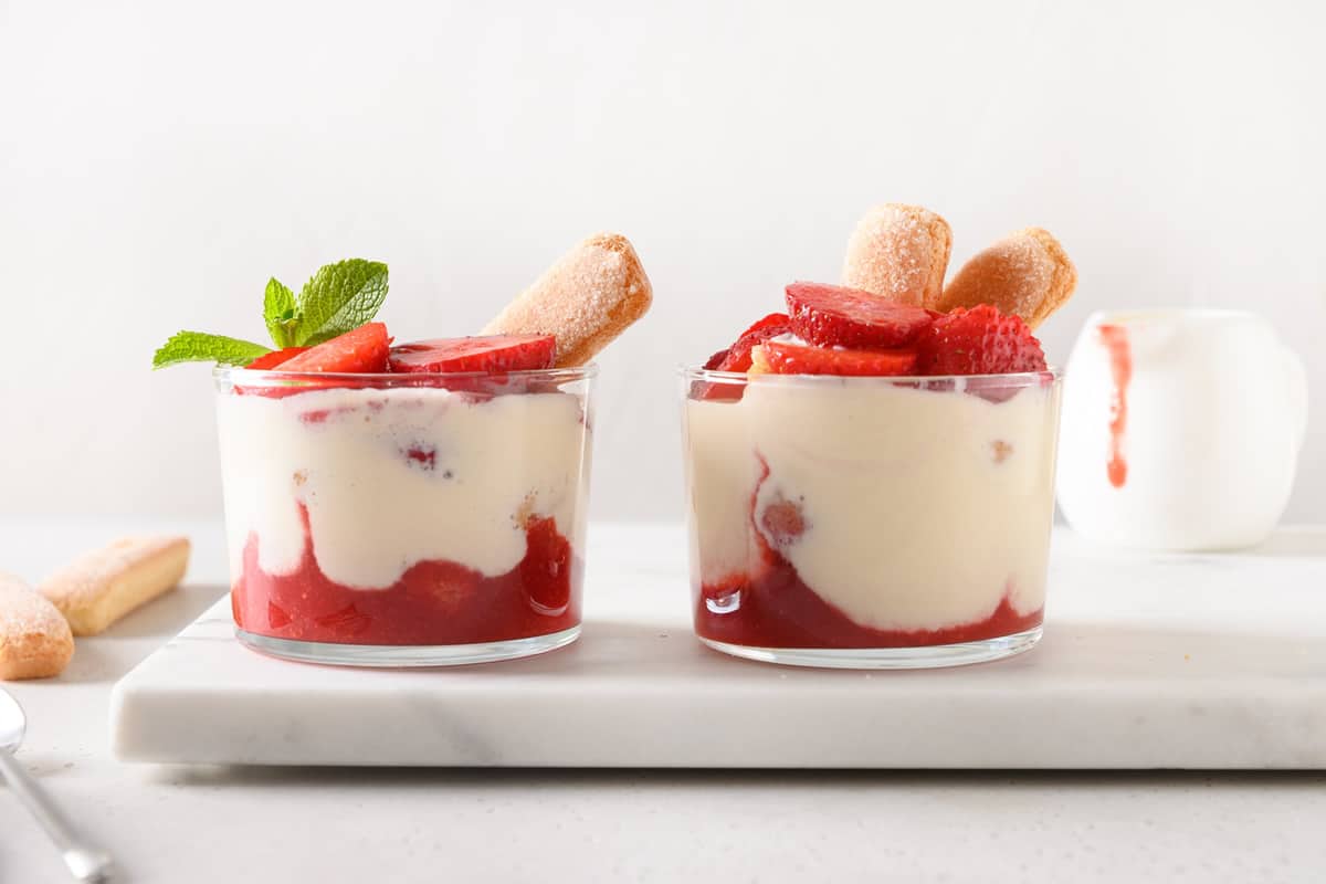 Tiramisu aux fraises en verrines : un dessert facile mais impressionnant.