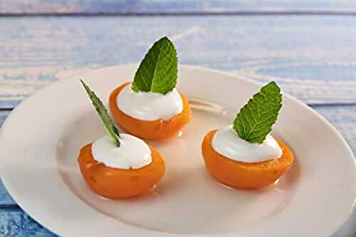 Abricots pochés au sirop de sucre : un dessert à essayer absolument