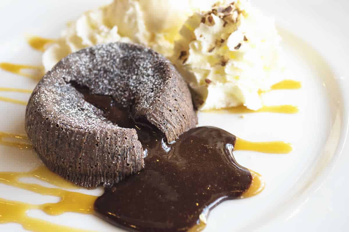 Fondant au chocolat avec coeur coulant : irrésistible et savoureux