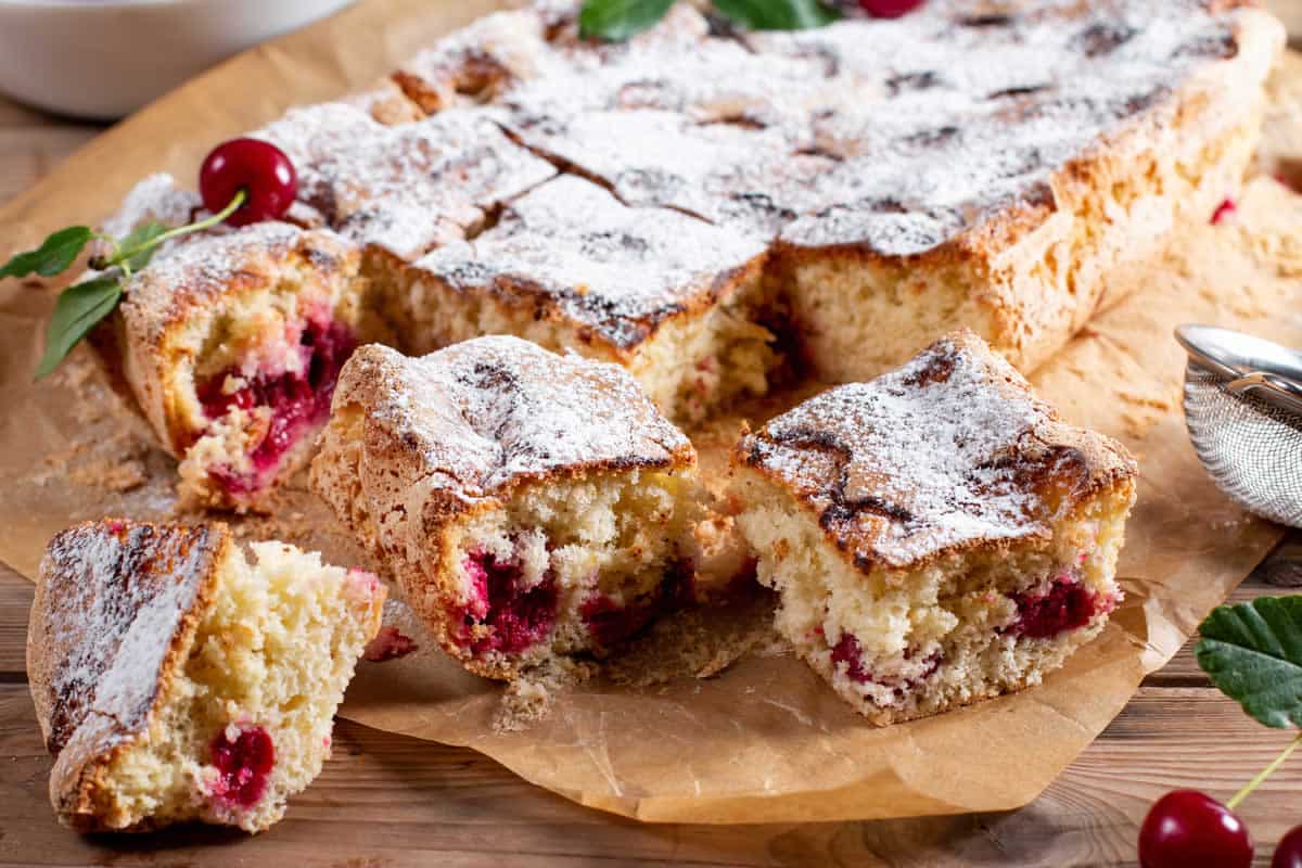 Gâteau aux cerises très moelleux : ultra délicieux et savoureux