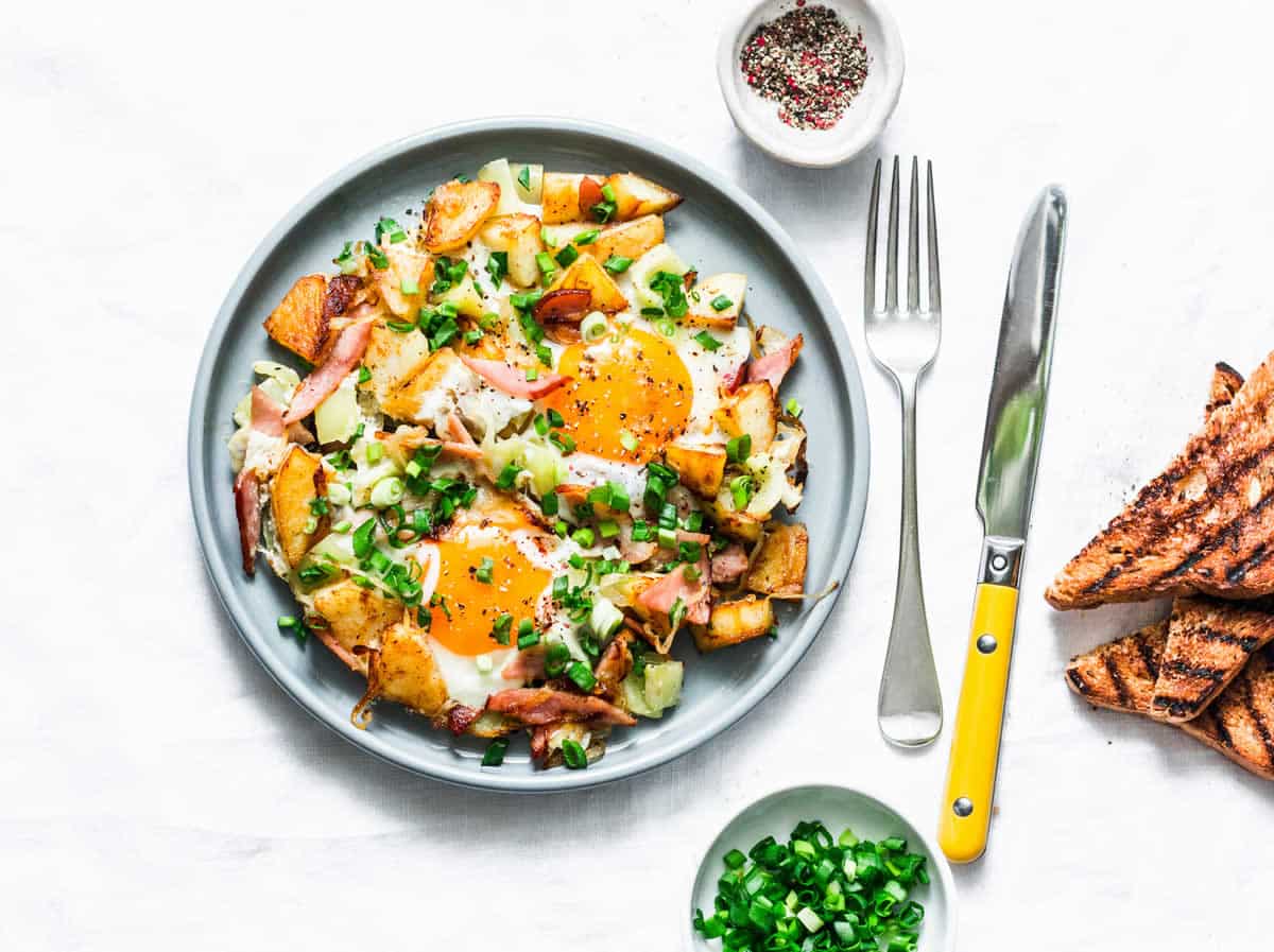 Poêlée de pommes de terre aux oeufs et jambon : plat super délicieux