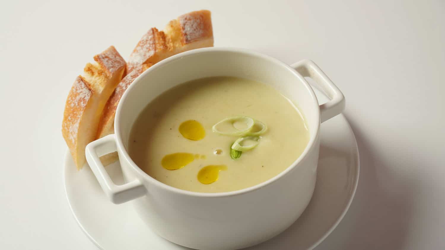 Soupe de poireaux et pomme de terre : purifiante et nettoie votre organisme