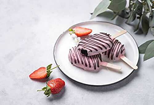Sucettes glacées aux fraises et yaourt : voici un dessert super bon