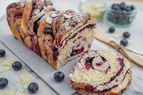 Babka briochée et tressée aux myrtilles : elle comblera vos envies en un instant