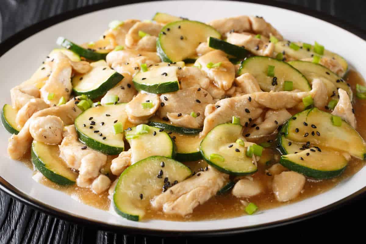 Emincé de poulet aux courgettes : incroyablement savoureuse