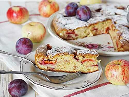 Gâteau moelleux aux pommes et prunes : un goût riche et savoureux