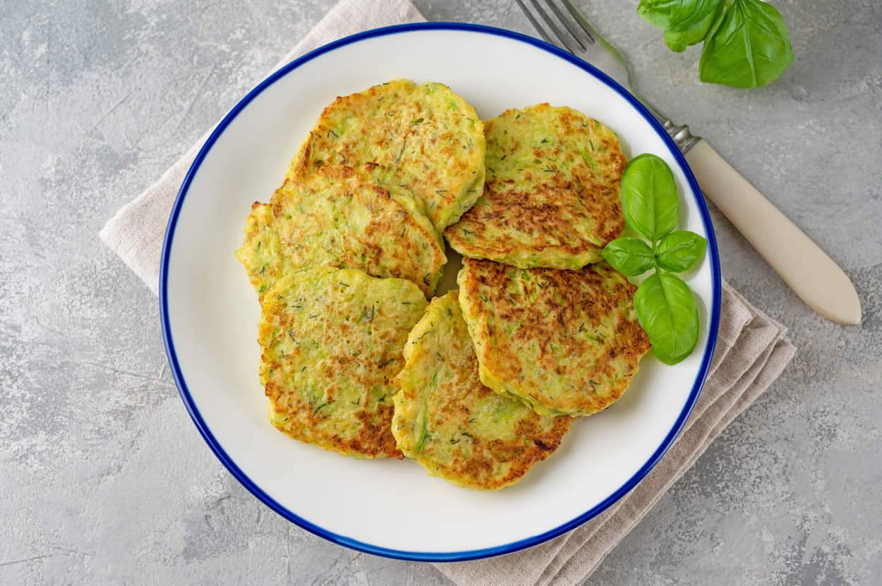 Pancakes de courgettes au fromage : pour un petit-déjeuner sain et léger