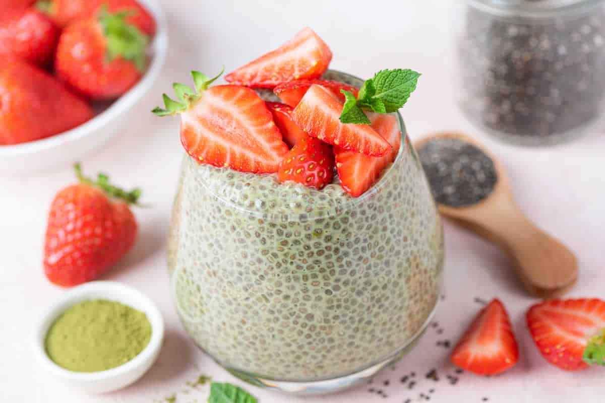 Pudding aux graines de chia et thé matcha : pour un petit-déjeuner nutritif