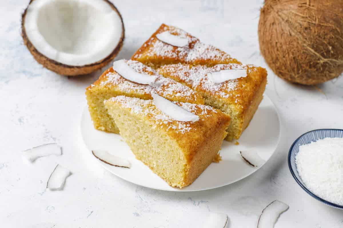 Gâteau fondant à la noix de coco : moelleux et déborde de saveurs