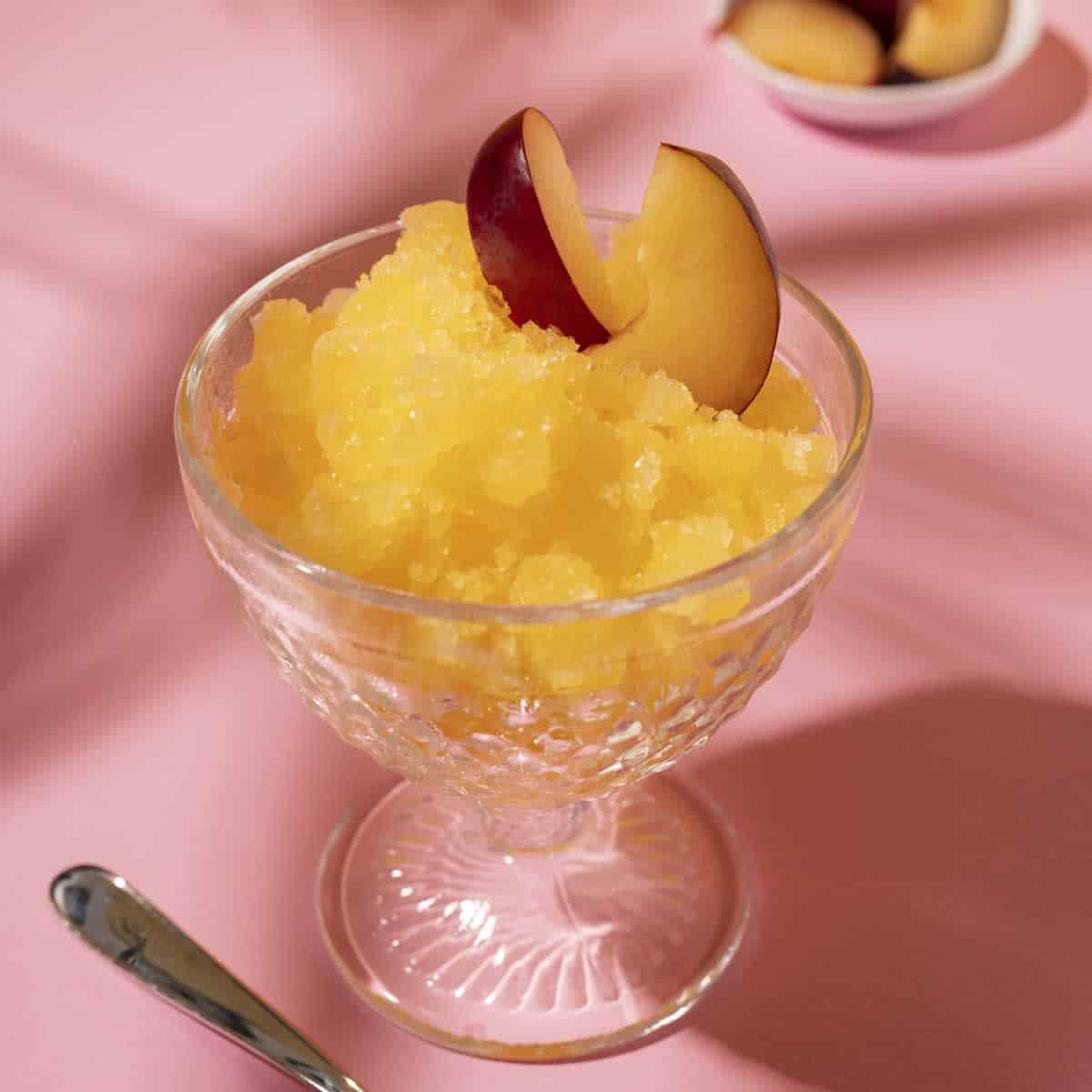 Granité de pêche facile : un dessert léger, savoureux et rafraichissant