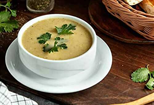 Potage aux poireaux et pommes de terre : soupe copieuse et réconfortante