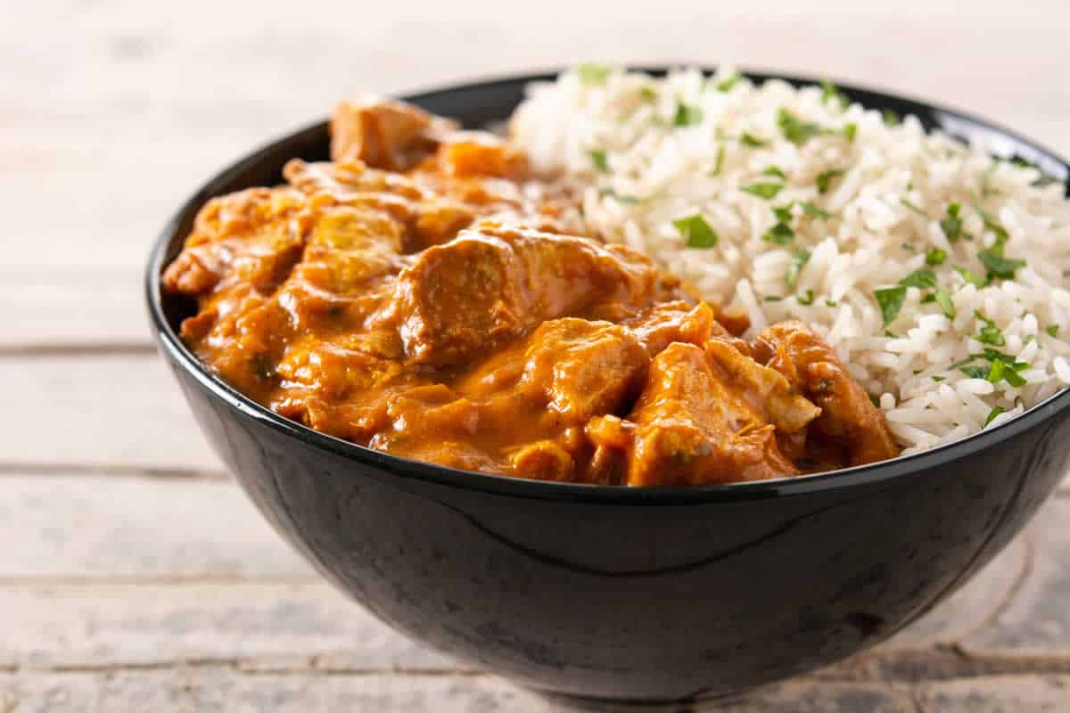 Poulet au curry et crème :  un plat crémeux et savoureux