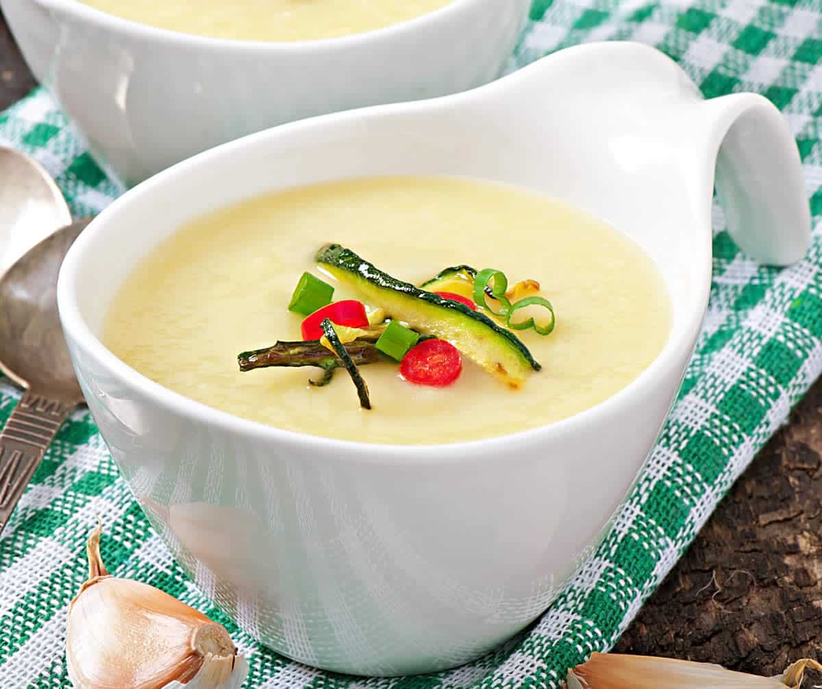 Comment faire la soupe de courgettes à la crème fraîche ?