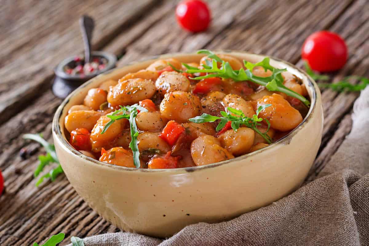 Comment faire les haricots blancs secs à la tomate ?