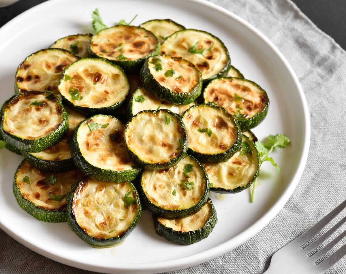 Courgettes au parmesan au four : plat savoureux et nutritif