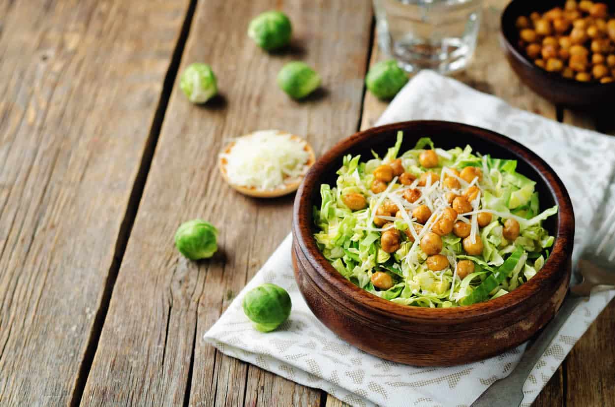 Salade de choux de Bruxelles râpés : salade rafraîchissante et saine