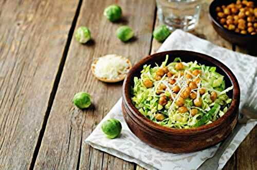 Salade de choux de Bruxelles râpés : salade rafraîchissante et saine