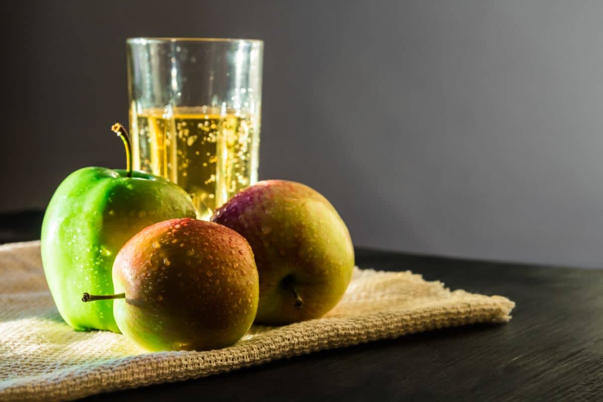 Étonnez vos invités avec un jus de pomme pétillant fait maison - Voici comment