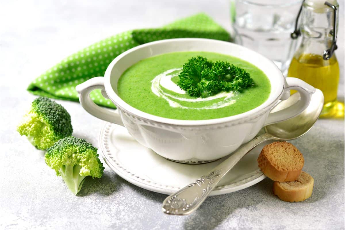 Soupe au Brocoli Réconfortante : Idéale pour les Soirées Fraîches