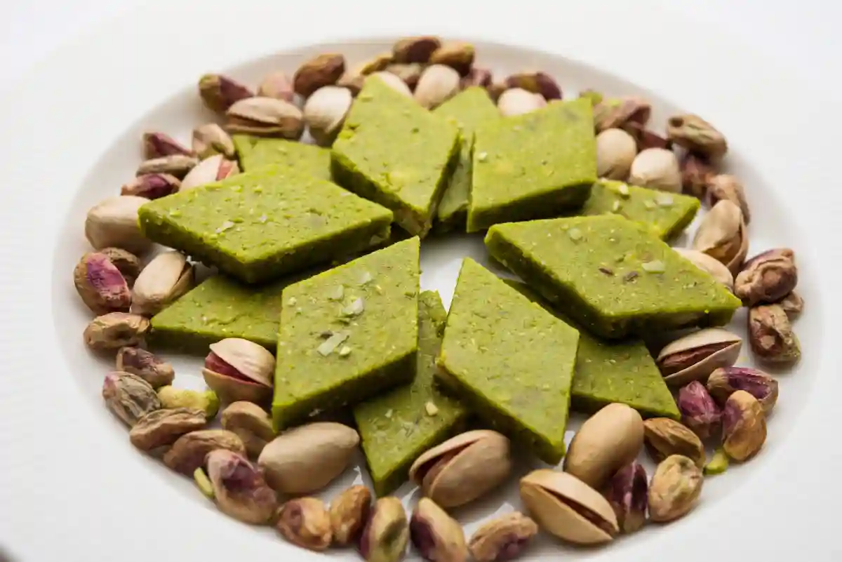 Burfi aux Pistaches : Un Dessert Indien Simple et Élégant