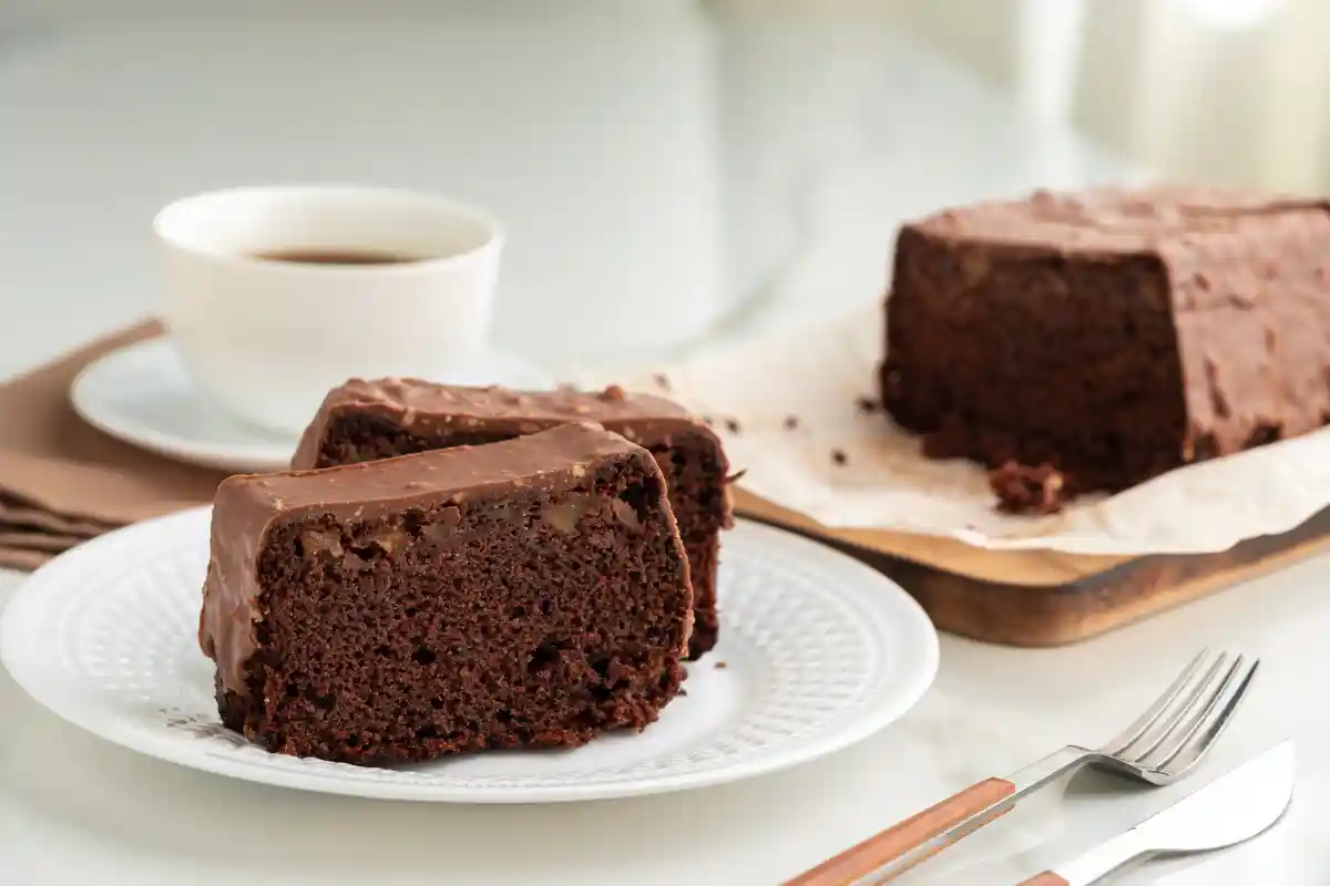 Gâteau Éponge au Chocolat : Moelleux et Irrésistible