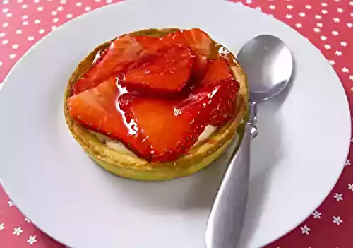 Glaçage Tarte aux Fraises : Une Touche Finale Brillante pour vos Desserts