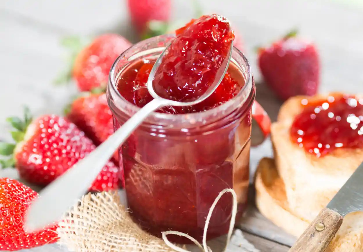 Confiture de fraises maison authentique