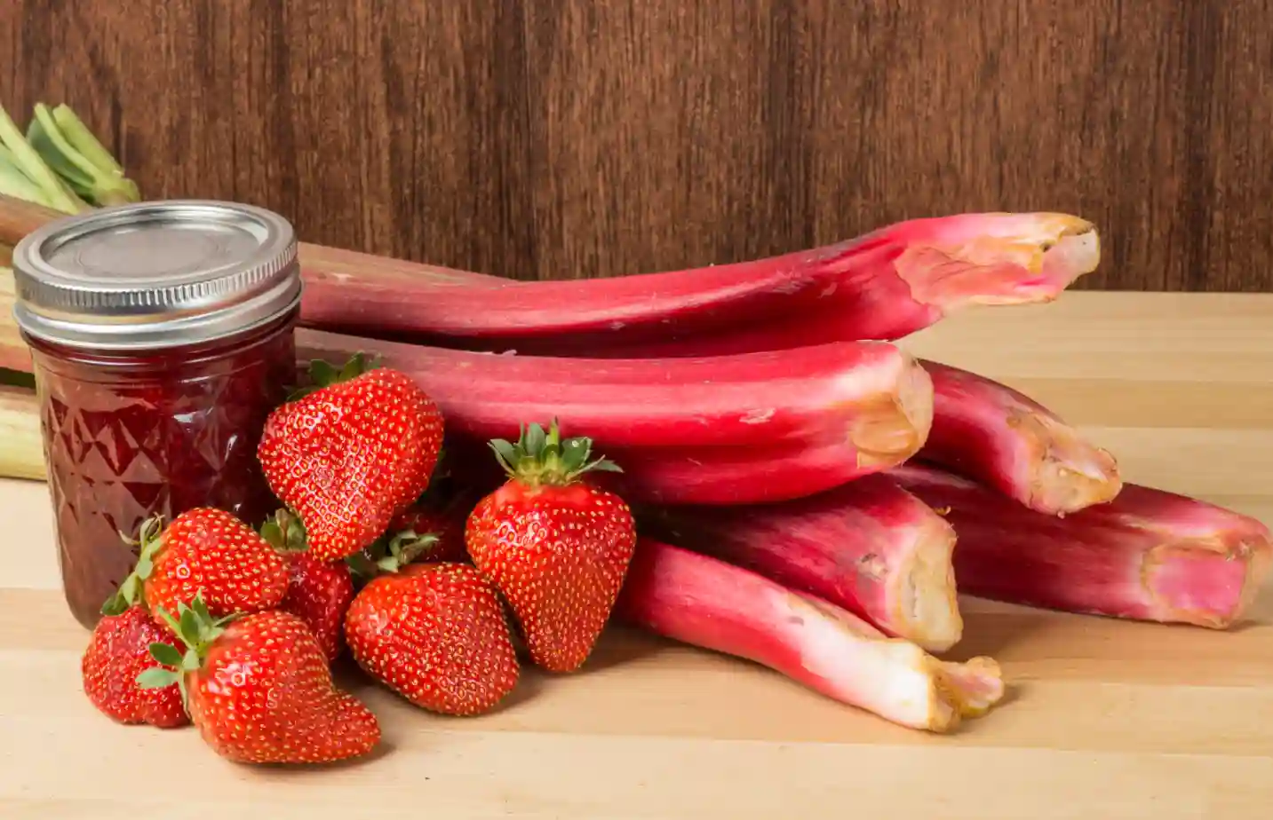 Confiture rhubarbe fraises maison : la recette authentique