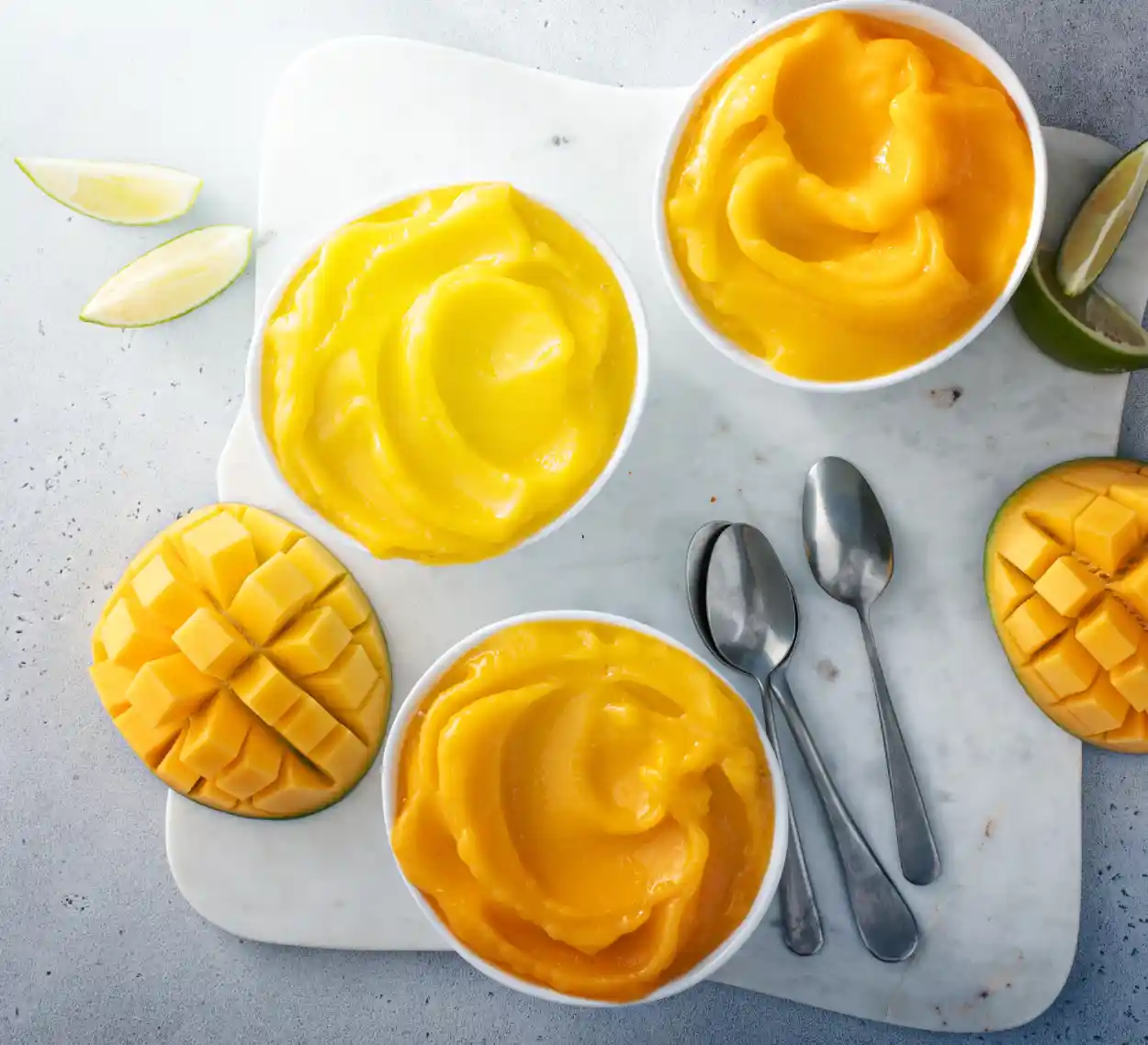 Glace a la mangue naturelle - 4 ingrédients et sans sorbetière !
