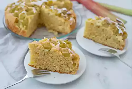 Moelleux à la rhubarbe et aux amandes