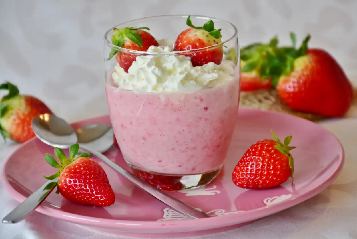 Mousse Crémeuse aux Fraises – Recette Saine et Gourmande