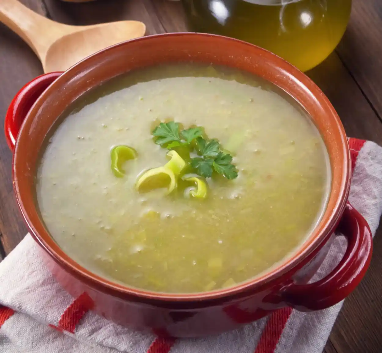 Soupe de Poireaux IG Bas : Une Recette Saine, Riche en Fibres et Facile à Préparer