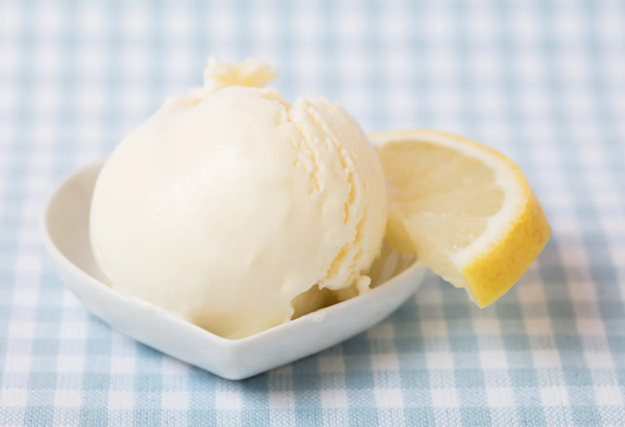 Crème Glacée au Citron Maison : Fraîcheur et Onctuosité Garanties