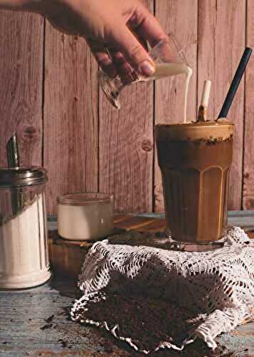 Café grec glacé (pagomenos ellinikos)
