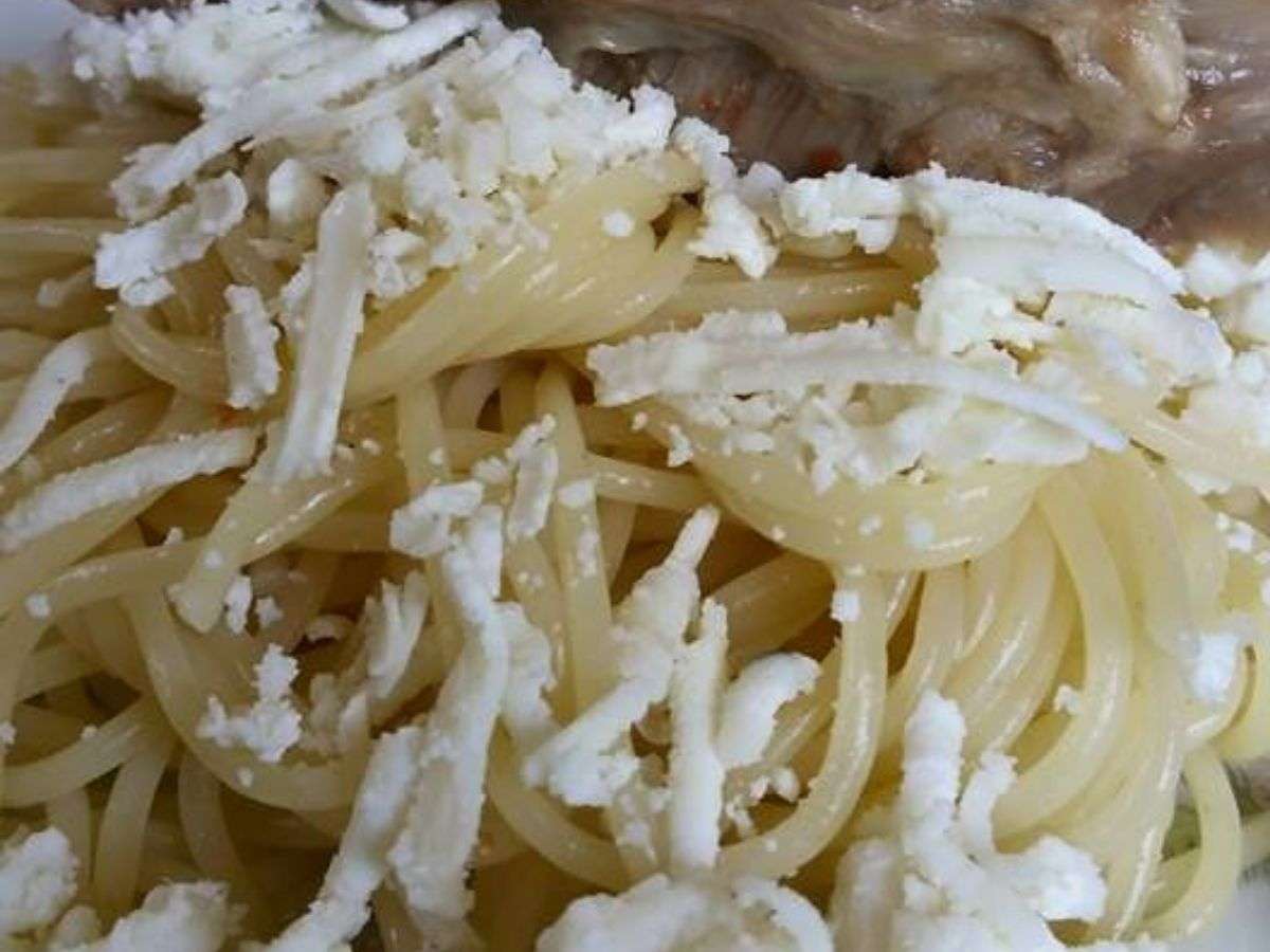 Fusilli à l'anthotyro et aux tomates séchées