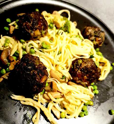 Boulettes de boeuf aux petits pois et champignons