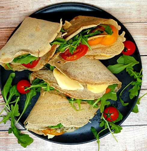 Galettes aux tomates, roquette et scamorza fumée