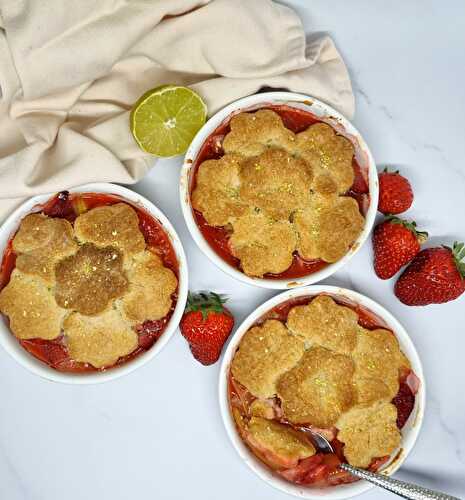 Cobbler fraises et rhubarbe