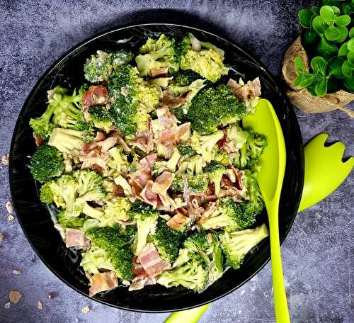 Salade de brocoli crémeuse à la poitrine fumée