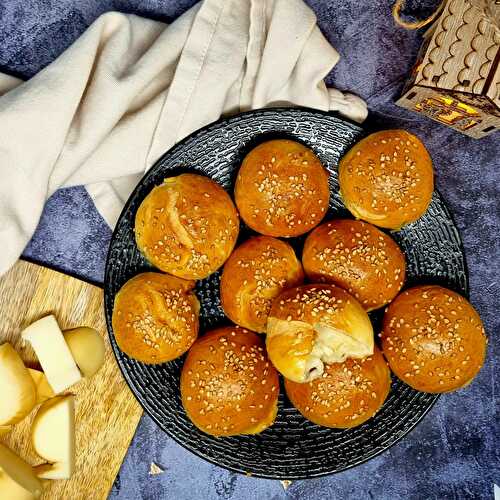 Petits pains fourrés à la scamorza fumée