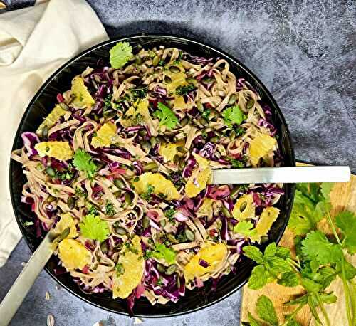 Salade de nouilles soba et chou rouge