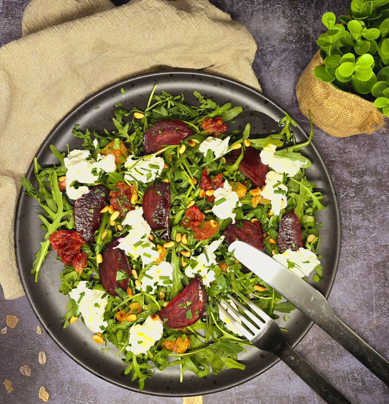 Salade de betteraves rôties, orange sanguine et burrata