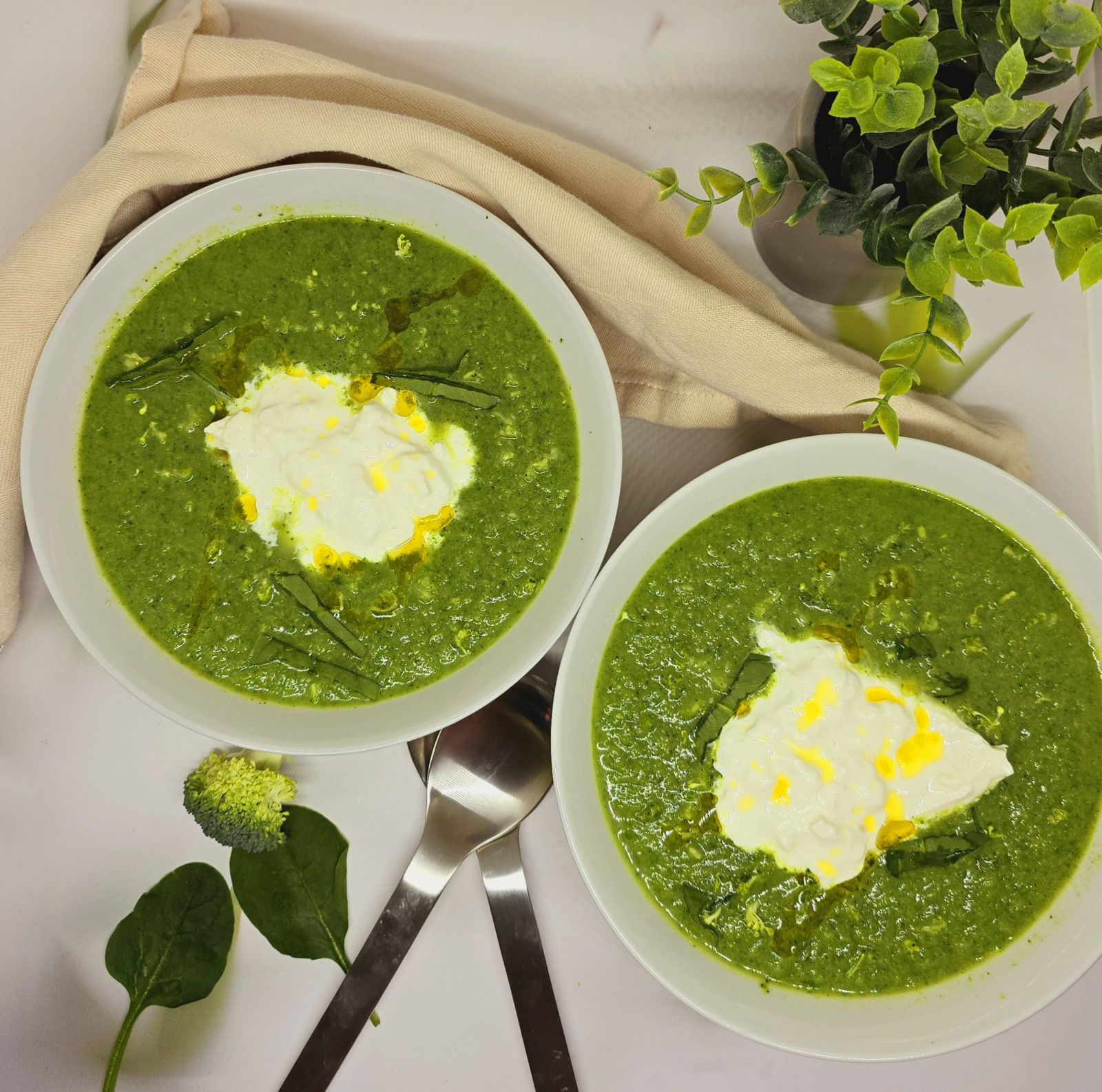 Soupe brocoli, épinards et burrata