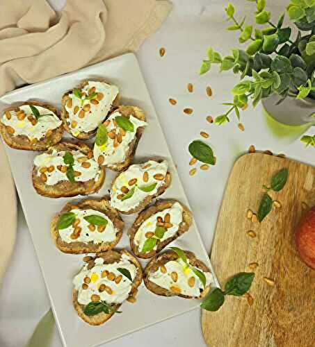 Crostinis au chutney de nectarine et burrata