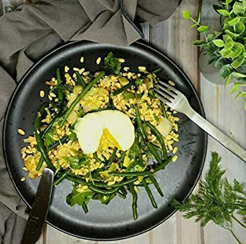 Salade d'ébly au poireaux, haricots verts et œuf poché