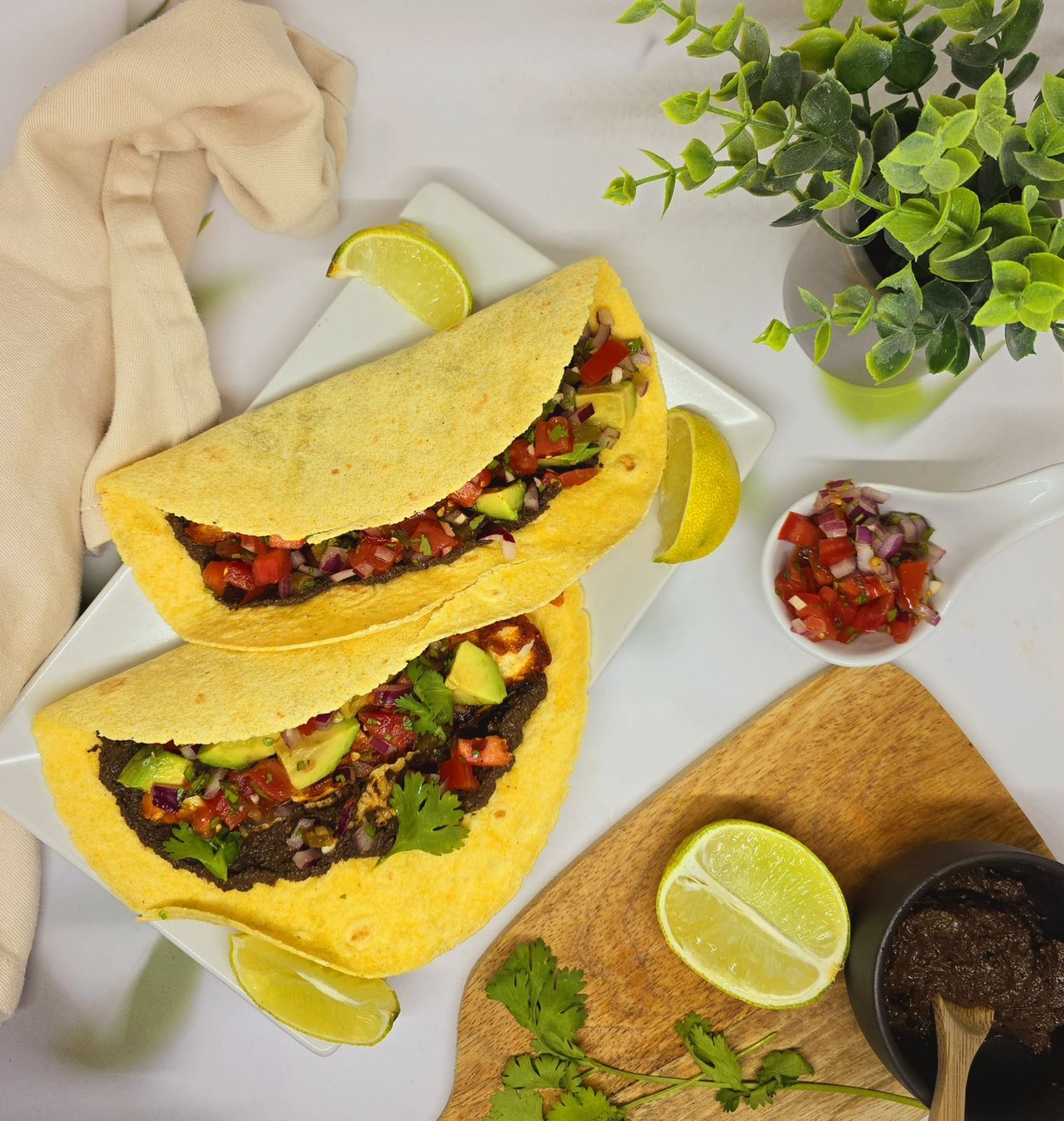 Tacos au halloumi, tapenade et salsa