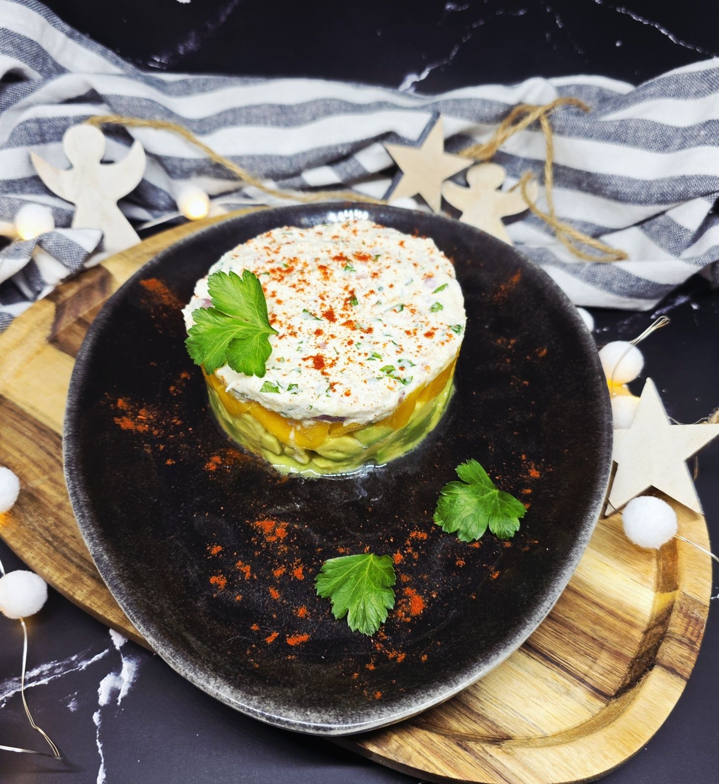 Tartare avocat, mangue et crabe